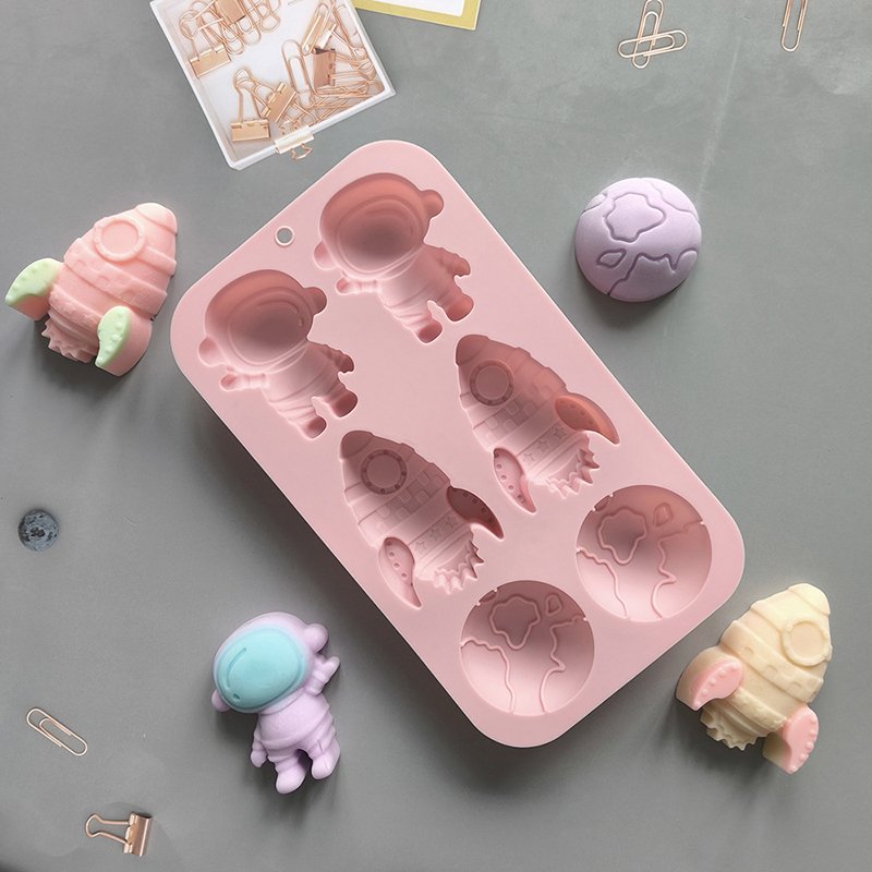 Candle Making Accessories - 6-hole Cartoon Astronaut Rocket Shaped Silicone